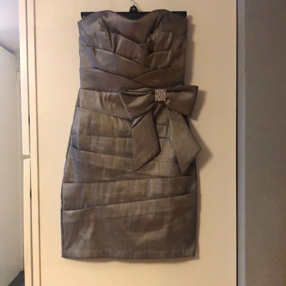 Strapless formal dress